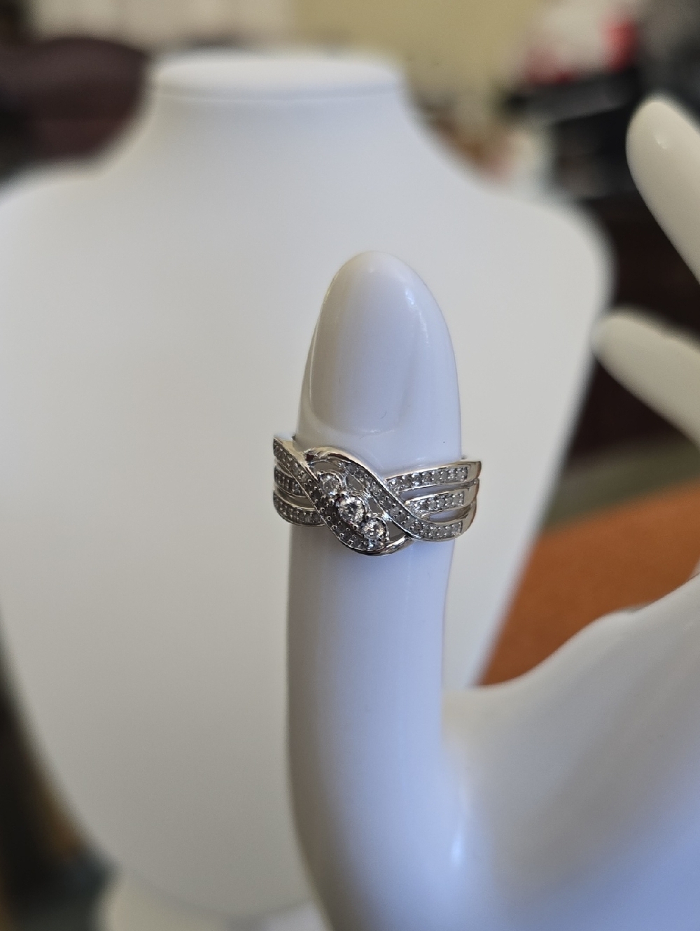 KOHL'S BEAUTIFUL STERLING SILVER 1/4 CTTW DIAMOND 3 STONE RING SIZE 7